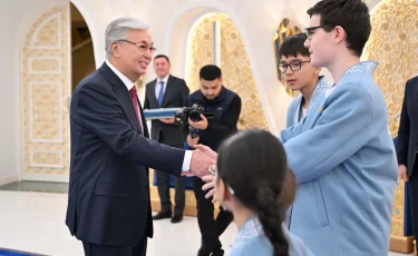 Президент әлем біріншіліктерінде топ жарған жас шахматшылармен кездесті