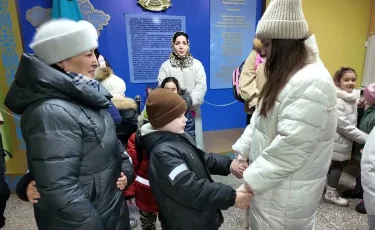 «Светлячки» на дорогах: светоотражающие элементы станут обязательной атрибутикой школьников