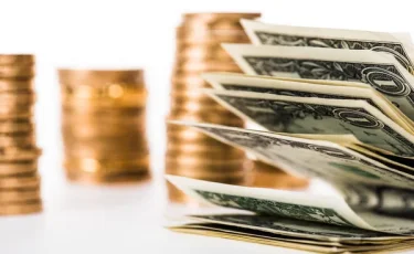 Собрался с силами: что происходит с долларом в Казахстане