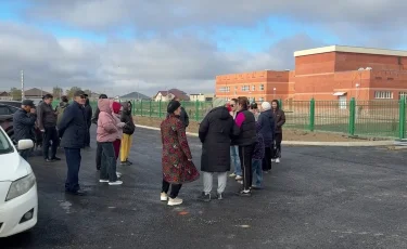 Затянувшаяся стройка: жители Атырау не могут дождаться открытия новой школы