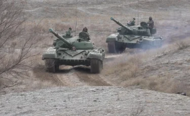 Будущие офицеры Сухопутных войск оттачивают навыки управления боевыми машинами