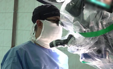 Бес сағат өмір мен өлімнің арасында: алматылық хирургтер науқасты аман алып қалды