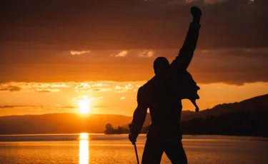 Фредди навсегда: культовый рокер стал частью валюты (видео)