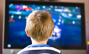 Вредно ли смотреть телевизор для здоровья: мифы и реальность