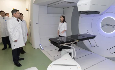 Олжас Бектенов проверил реализацию поручений Президента по развитию передовых технологий в медицине