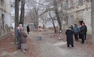Аварийное жилье: жители Атырау боятся остаться под завалами собственного дома