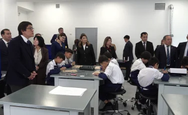 Келешек мектебі: Қырғызстан делегациясына қолөнерге баулудың жаңа әдістері таныстырылды