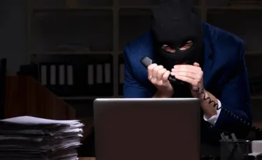 Звонок из Нацбанка: лжесотрудники обманули акмолинца на миллионы тенге