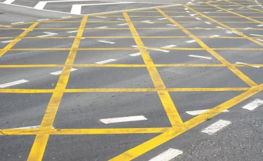 Тысяча нарушений: как работает «вафельная» разметка в Алматы