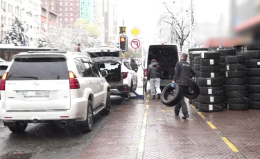 Снегопад, гололед и транспортный коллапс: как погодные условия застали автолюбителей врасплох