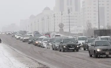 Соль под запретом: как теперь будут бороться с гололедом на дорогах