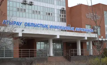 Жалақыға жарымадық: атыраулық дәрігерлер еңбекақының аздығын айтып, наразылық білдірді