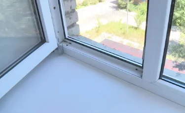 Атырауда үш жастағы бала бесінші қабаттан құлап, мерт болды