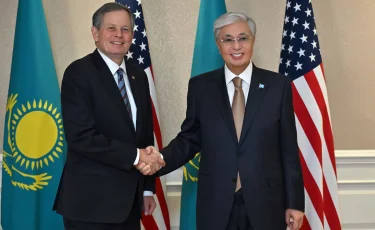 Қасым-Жомарт Тоқаев америкалық сенатор Стив Дэйнсті қабылдады