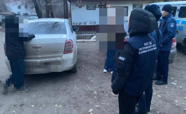 Оралда есірткі саудасымен айналысты деген күдікпен екі қыз ұсталды