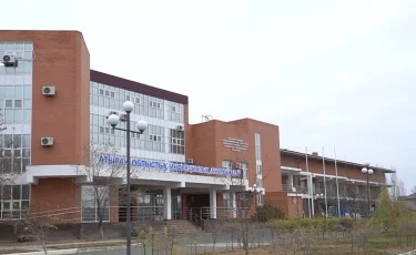 Скандал в Атырау: сотрудники инфекционной больницы жалуются на низкие зарплаты