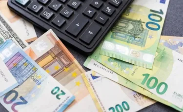 Курс евро и доллара в обменниках Астаны и Алматы 4 ноября 2025