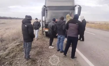 Автобус с иностранцами застрял на трассе Алматы - Екатеринбург
