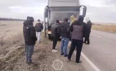 Автобус с иностранцами застрял на трассе Алматы - Екатеринбург
