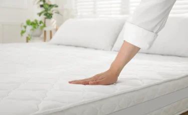 Зачем нужно проветривать подушки и матрас