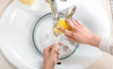 Нужно ли мыть крышки банок после консервации