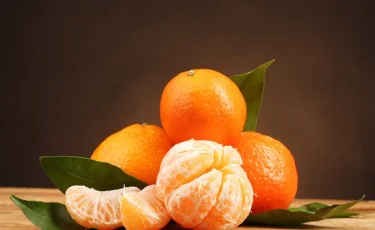 Балаларға екі данадан артық бермеңіз: мандаринді көп тұтыну неліктен қауіпті