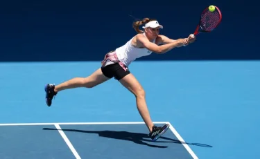 С мощью и точностью: Елена Рыбакина удачно стартовала на Итоговом турнире WTA