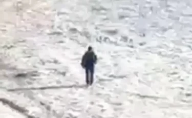 Опасная поездка: группа молодых людей заблудилась в песчаной зоне