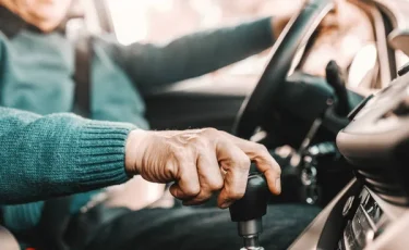 Дедушка - лихач:  в Акмолинской области пожилой водитель насмерть сбил пешехода
