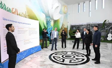 Дархан Сатыбалды Оқушылар сарайы мен Алматы музейінің жұмысымен танысты