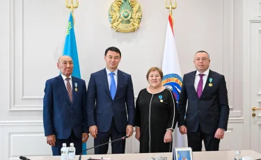 Алматы әкімі агроөнеркәсіптік кешен қызметкерлерін мемлекеттік наградамен марапаттады