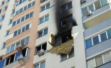 В Алматы вспыхнул пожар на балконе жилого дома