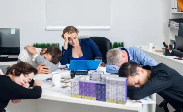 Уставший на работе: как восстановить силы без отпуска