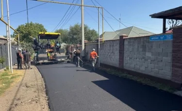 Аудандағы ондаған көшеге жаңа жол жабындысы төселді