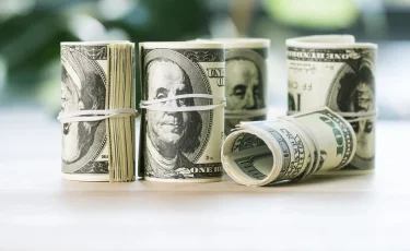 В зоне турбулентности: что происходит с долларом в Казахстане