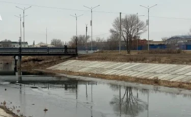 Секунды до трагедии: прохожий спас детей, провалившихся под лед