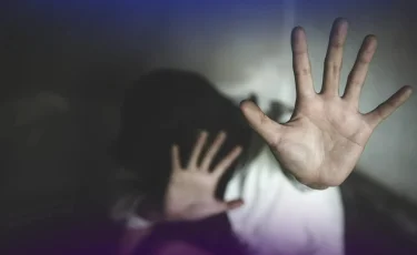 Ақтөбеде 17 жастағы қыз үш жыл бойы қорлық көріп келген