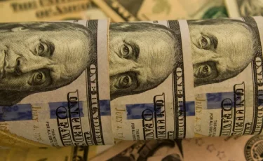 Держится на месте: что происходит с долларом в Казахстане