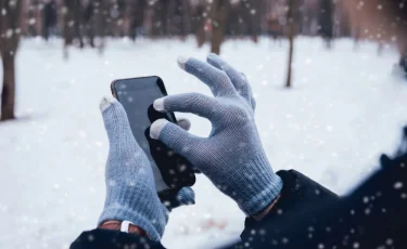 Железное правило: почему нельзя класть смартфон в карман теплой куртки