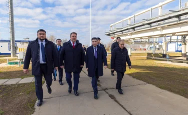 Президент тапсырмасының орындалу барысы:  Олжас Бектенов БҚО-да мұнай-газ саласын тексерді