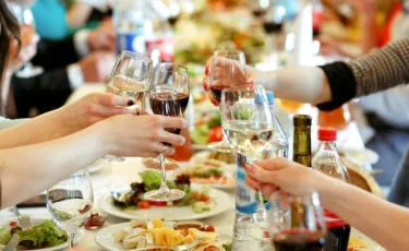 После 22:00 тои запрещены: принят новый закон о тишине