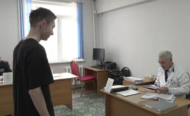 Молодых людей призывают в армию через SMS-оповещения