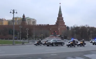 Президент в Москве: на билбордах появилось фото Касым-Жомарта Токаева и приветствие на двух языках