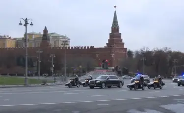 Президент в Москве: на билбордах появилось фото Касым-Жомарта Токаева и приветствие на двух языках
