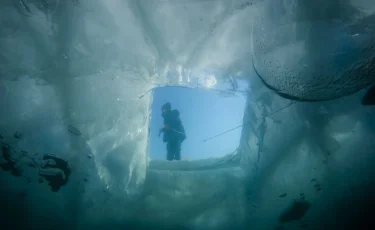 Мировой рекорд по погружению под лед установил житель Швейцарии