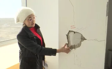 Кто так строит: жители актюбинской многоэтажки жалуются на качество жилья