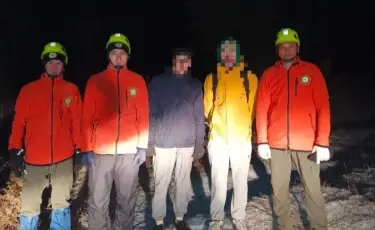 Құтқарушылар Алматы тауларында адасқан екі жасөспірімді төменге түсірді