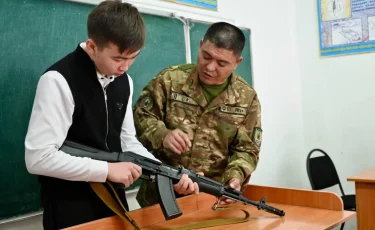 Қазақстан мектептерінде алғашқы әскери дайындықтың жаңа стандарты енгізілді