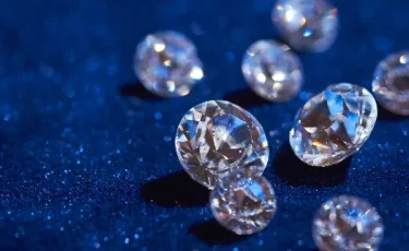 Более 11 тысяч алмазов в ручной клади: контрабанду раскрыли в аэропорту