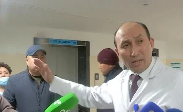 Шақалақ шетінеп кетті: Бауыр еті баласынан айырылған әйел дәрігерлерді кінәлап отыр